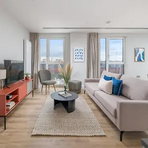 Apartment Altido New Near Battersea Power Station, London
