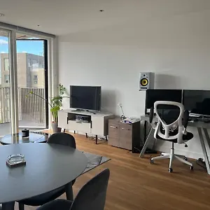 Apartment Modern 1-bedroom In Docklands, London