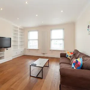 Apartment Spacious 2 Bedroom Maisonette In Stratford, London