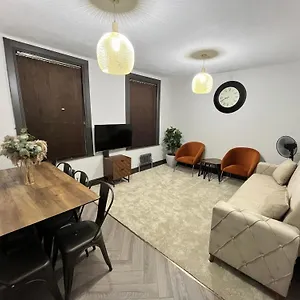 Apartment Fabulous 3 Bed - Near Excel - Sleeps 6 - 8, London